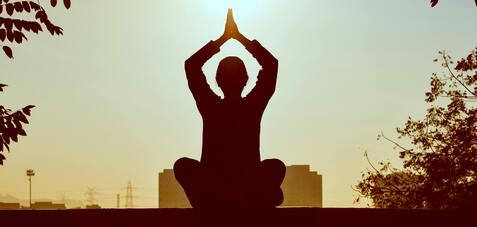 Frau bei Yoga